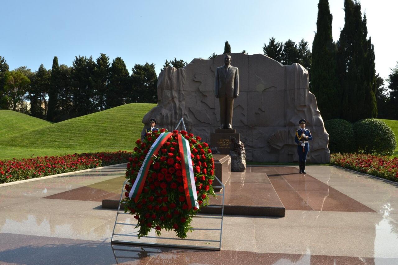 Bolqarıstan Milli Assambleyasının sədri Fəxri xiyabanı və Zəfər parkını ziyarət edib