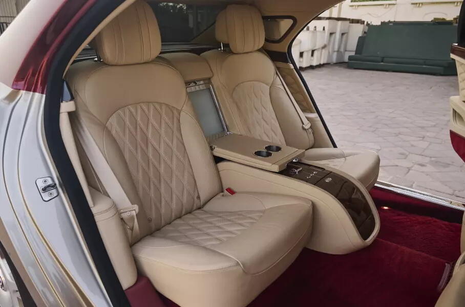 Один из 12 эпических лимузинов Bentley Mulsanne пустят с молотка