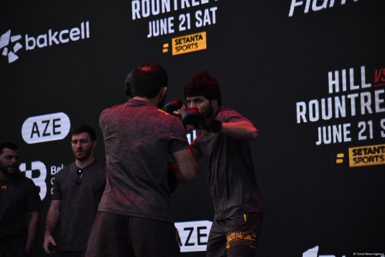 UFC на берегу Каспия: бойцы провели открытую тренировку в сердце Баку