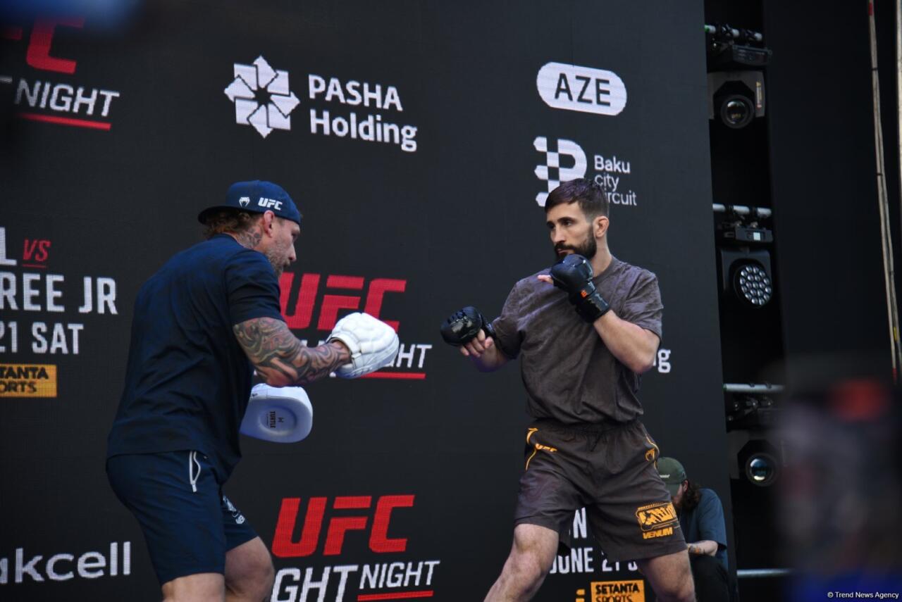UFC на берегу Каспия: бойцы провели открытую тренировку в сердце Баку