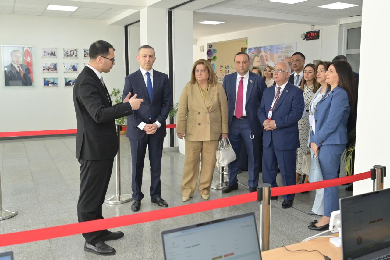 Millət vəkilləri sertifikatlaşdırma imtahanını izləyiblər