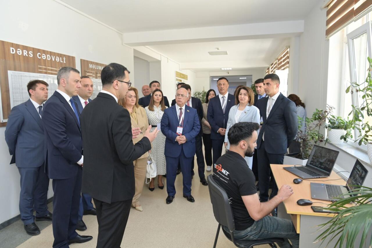 Millət vəkilləri sertifikatlaşdırma imtahanını izləyiblər