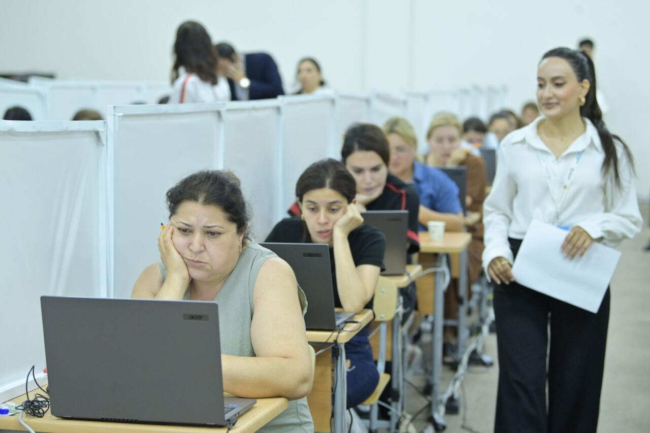 Millət vəkilləri sertifikatlaşdırma imtahanını izləyiblər