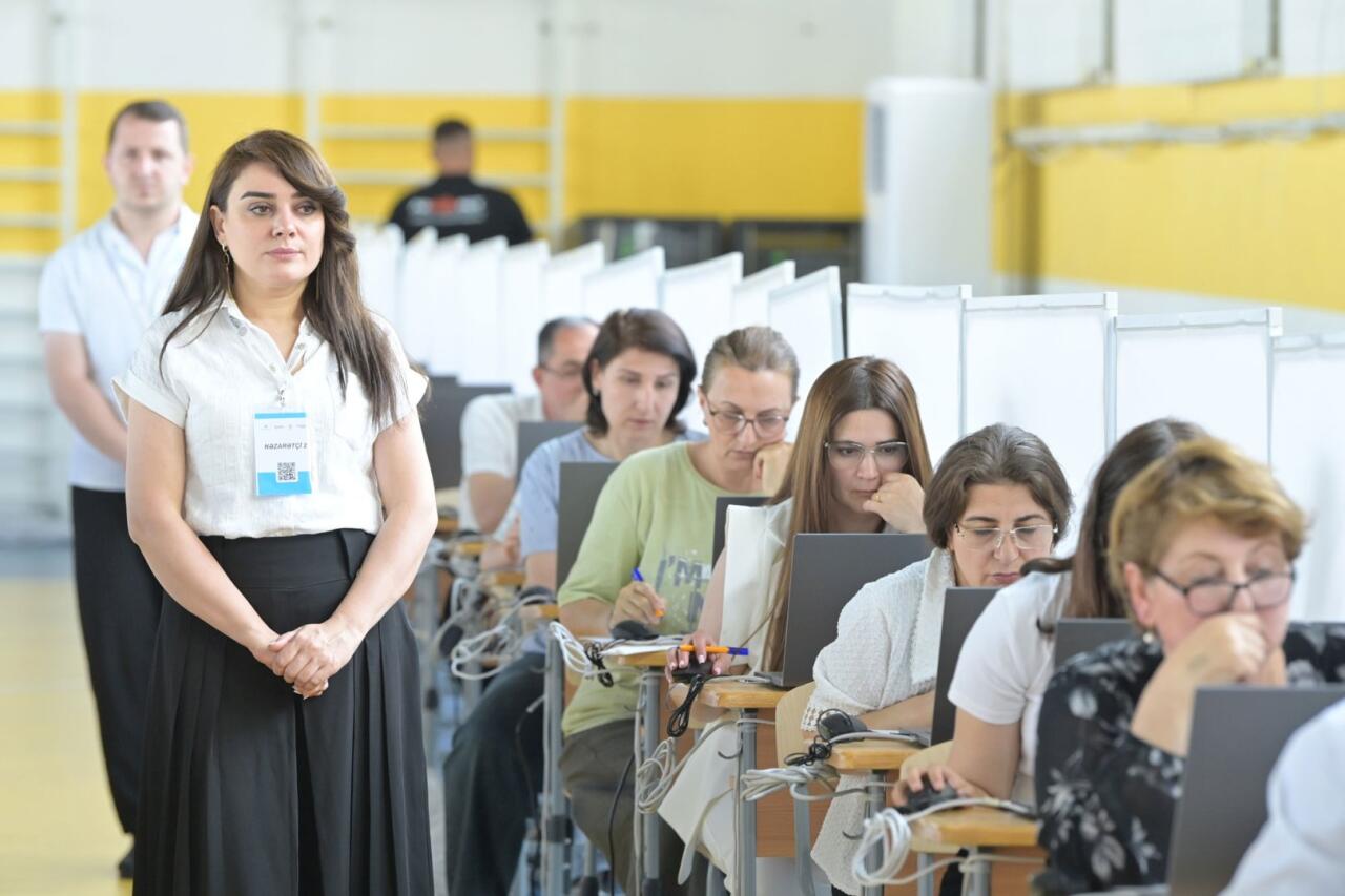 Millət vəkilləri sertifikatlaşdırma imtahanını izləyiblər