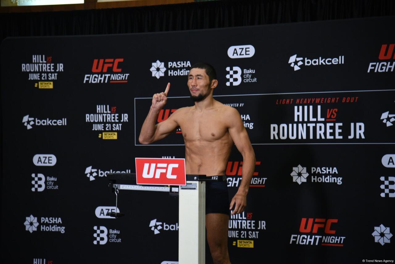 Bakıda "UFC Fight Night" iştirakçılarının rəsmi çəki mərasimi keçirilib