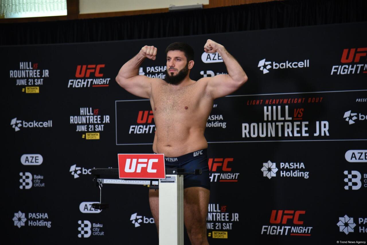 Bakıda "UFC Fight Night" iştirakçılarının rəsmi çəki mərasimi keçirilib