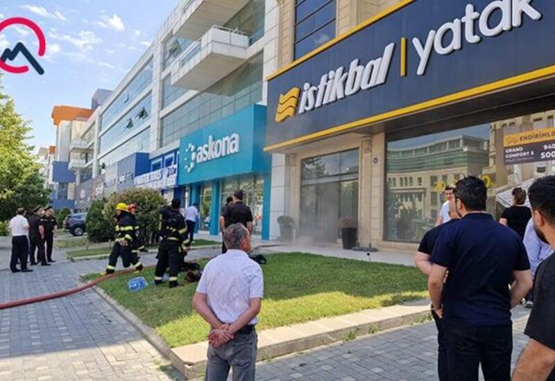 В Баку случился пожар в мебельном магазине
