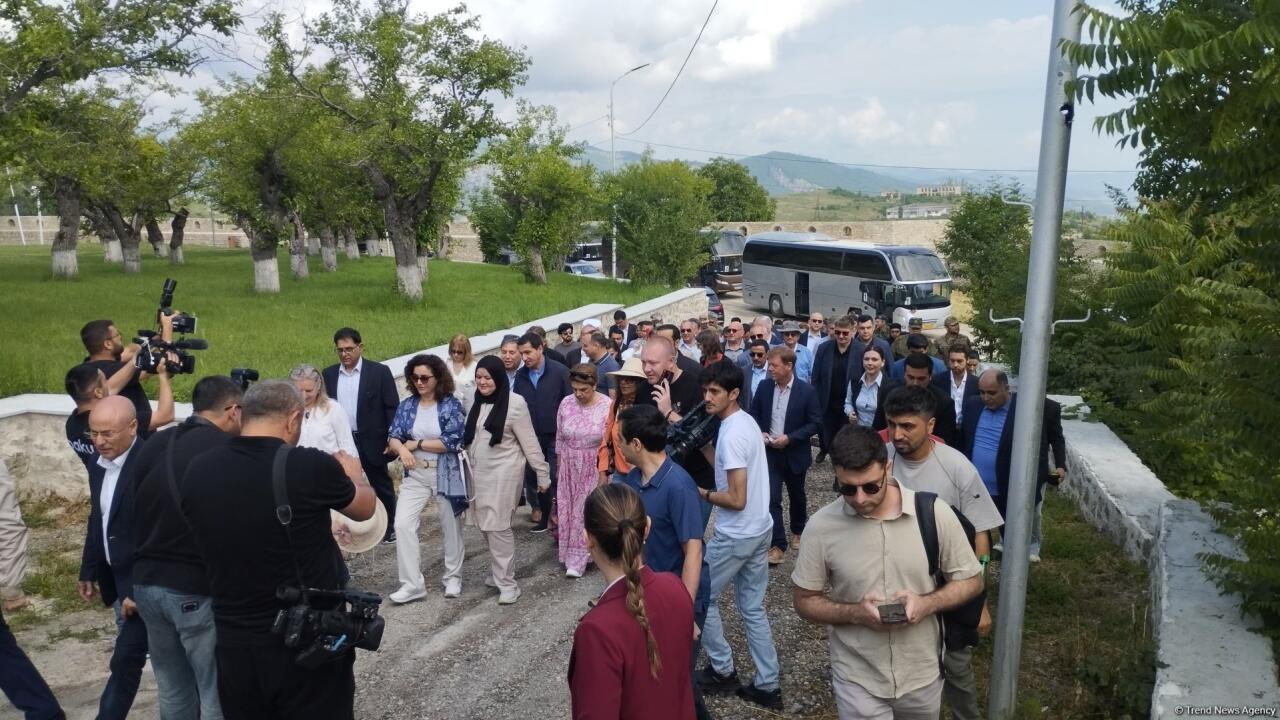 
Diplomatik korpusun nümayəndələri Şuşa şəhərinə gəliblər - FOTO