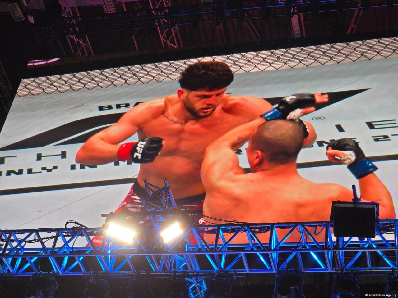 В Баку проходит турнир UFC Fight Night