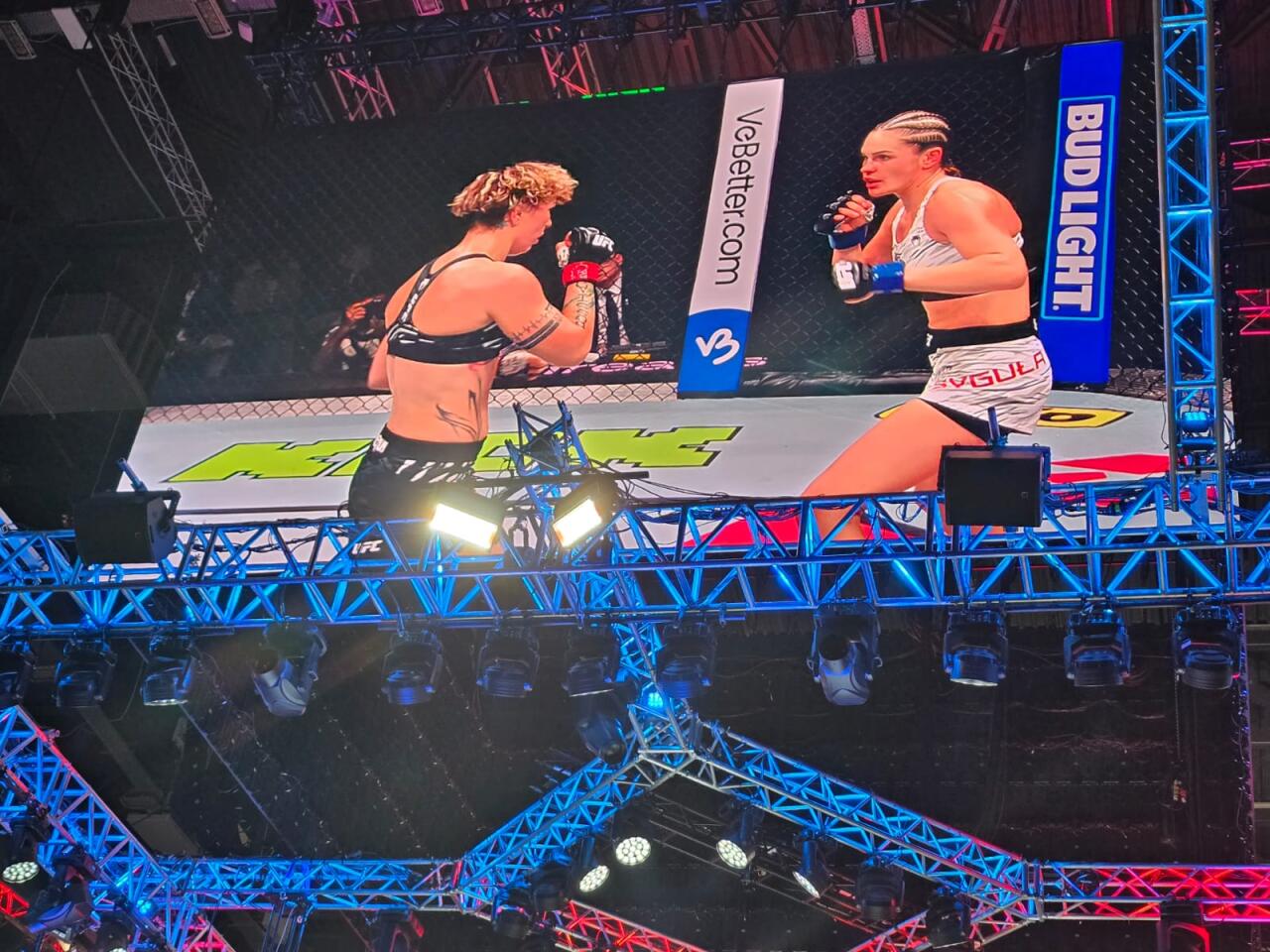 В Баку проходит турнир UFC Fight Night