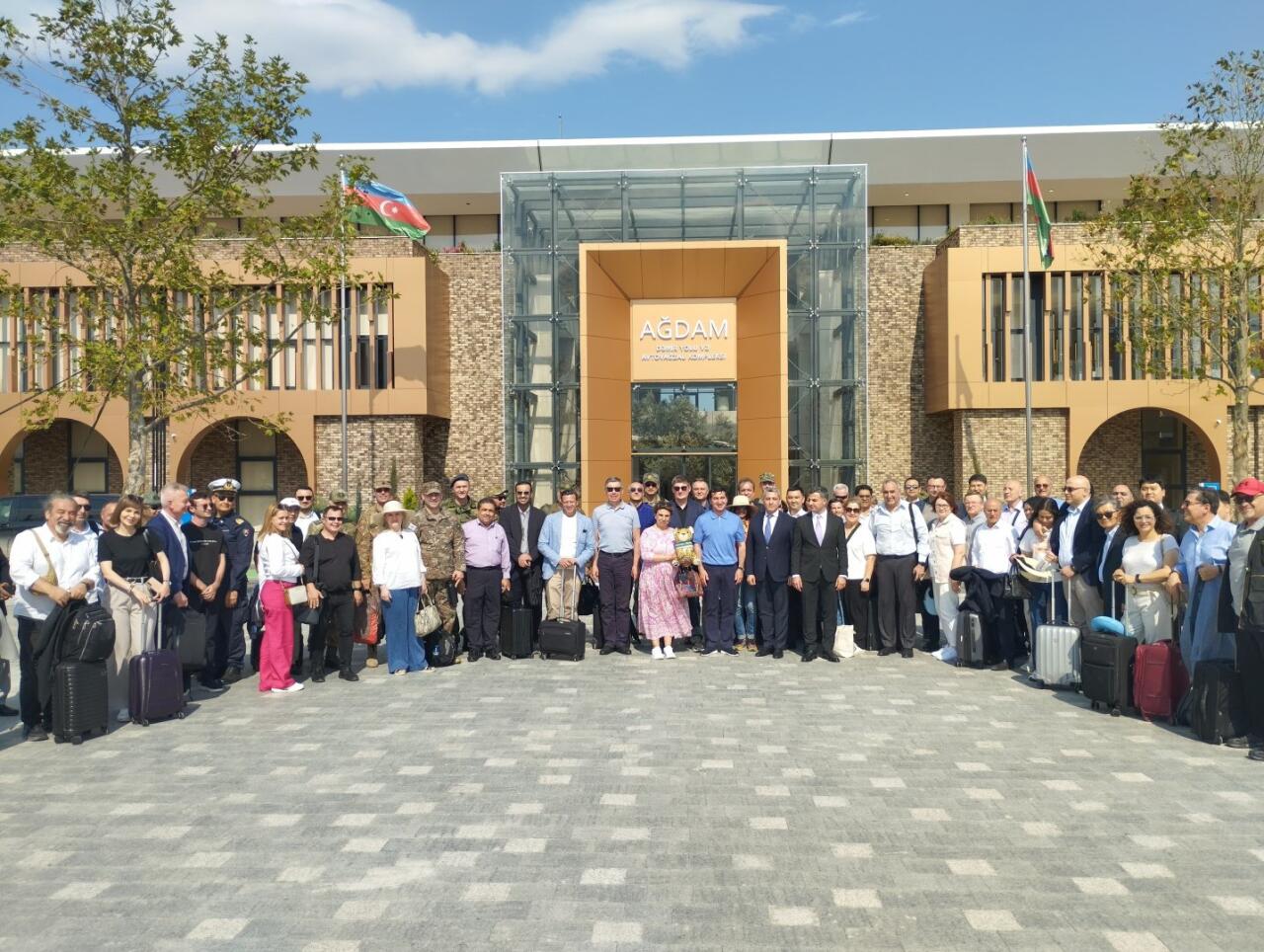 Diplomatik korpusun nümayəndələri Ağdam dəmir yolu vağzalından Bakıya yola düşüblər