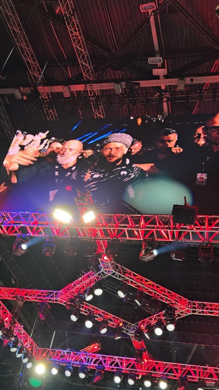 Рафаэль Физиев одержал победу на турнире UFC в Баку