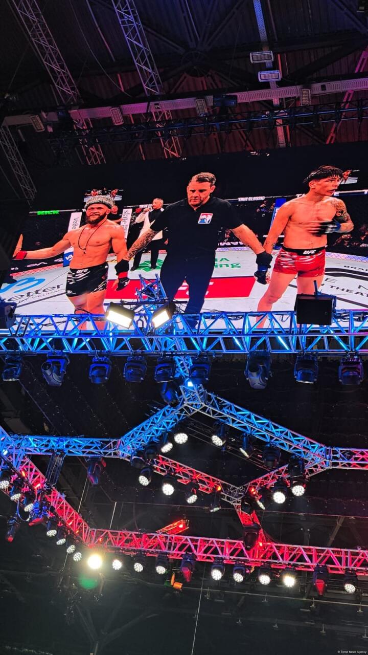Рафаэль Физиев одержал победу на турнире UFC в Баку