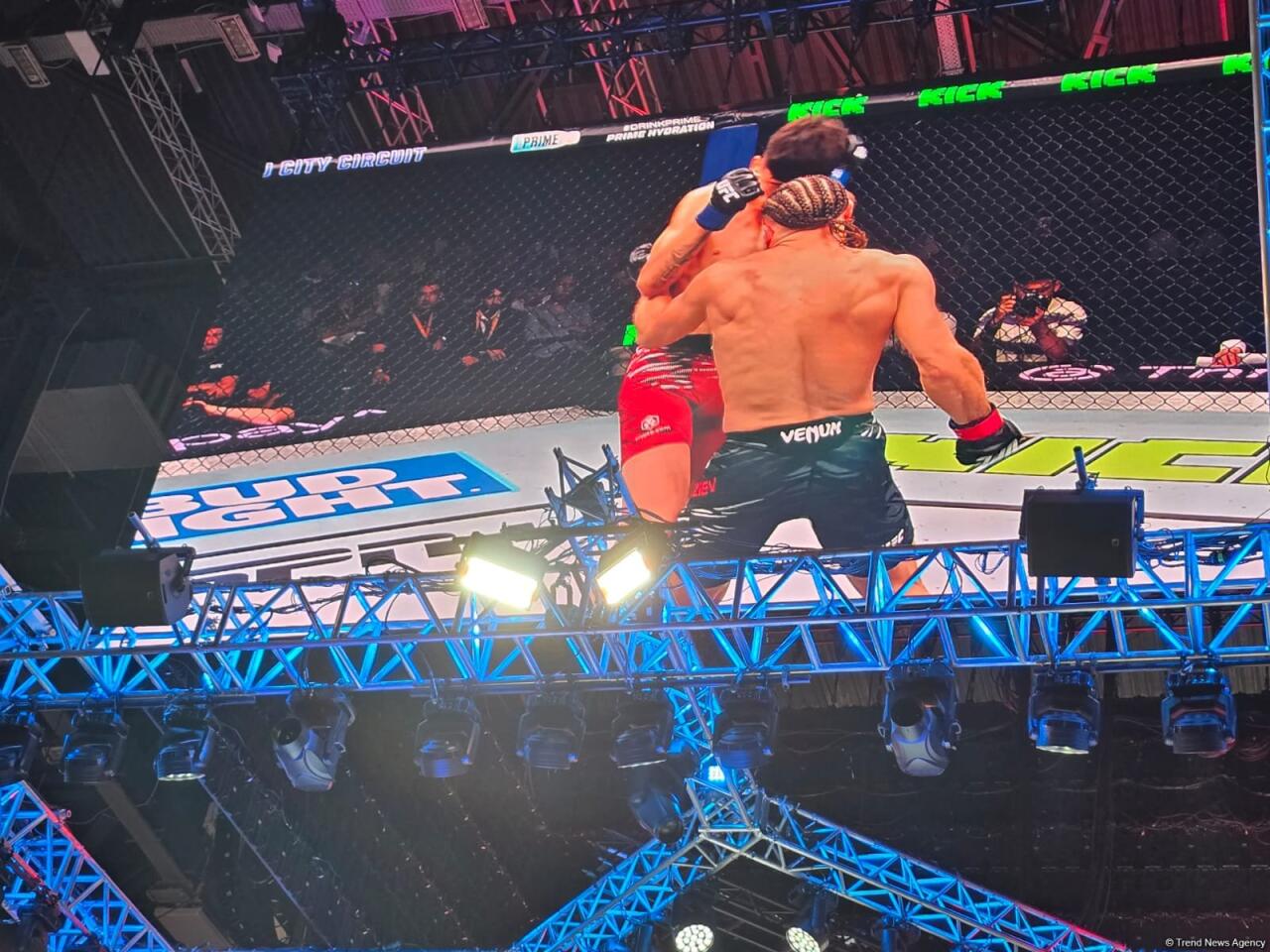 Рафаэль Физиев одержал победу на турнире UFC в Баку