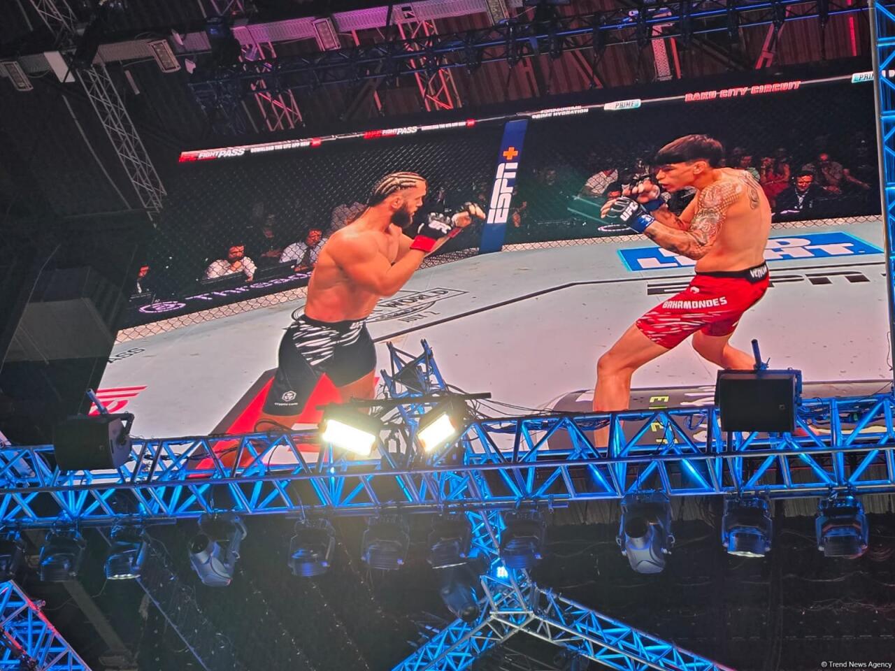 Рафаэль Физиев одержал победу на турнире UFC в Баку