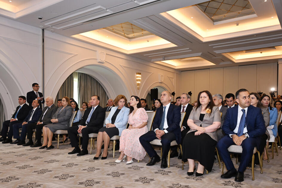 Heydər Əliyev Fondunun vitse-prezidenti Leyla Əliyeva “Gənc qızların təhsilinə dəstək” layihəsi iştirakçılarının məzun günündə iştirak edib