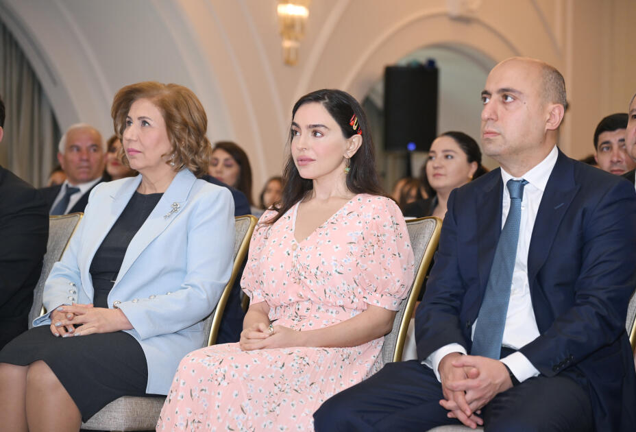 Heydər Əliyev Fondunun vitse-prezidenti Leyla Əliyeva “Gənc qızların təhsilinə dəstək” layihəsi iştirakçılarının məzun günündə iştirak edib