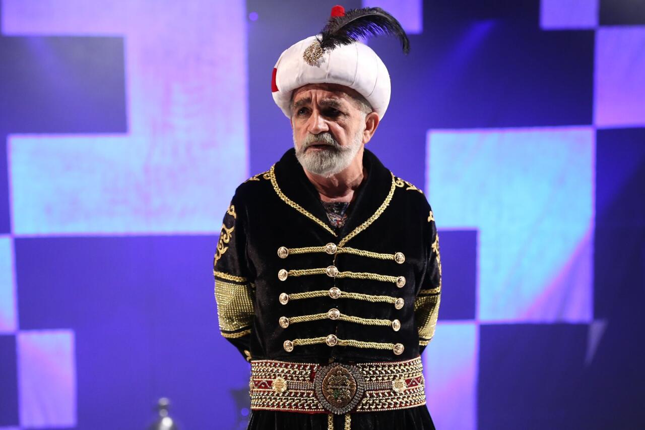 В Баку с успехом прошла двухдневная премьера спектакля "Şah Abbas Namə"
