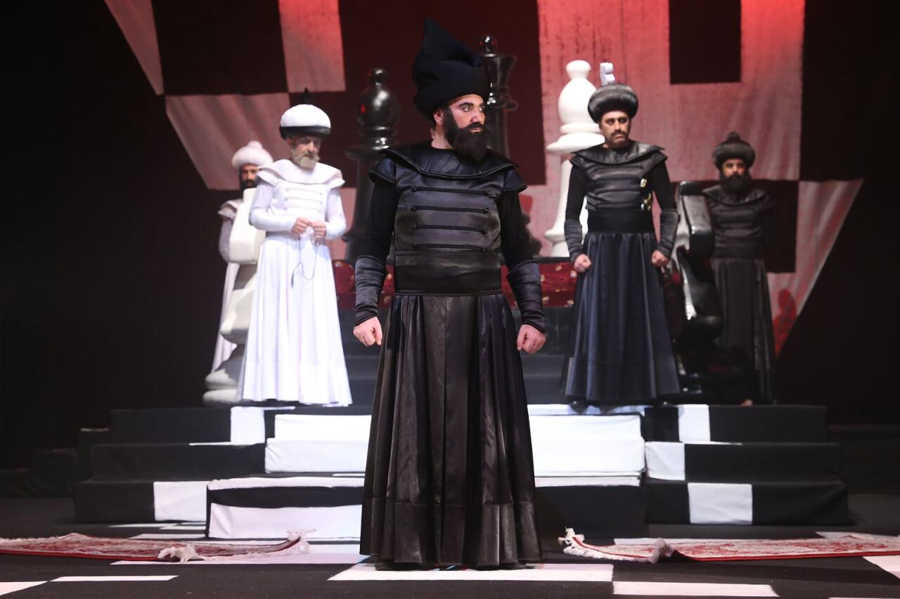 В Баку с успехом прошла двухдневная премьера спектакля "Şah Abbas Namə"
