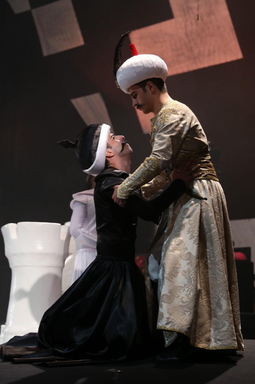 В Баку с успехом прошла двухдневная премьера спектакля "Şah Abbas Namə"