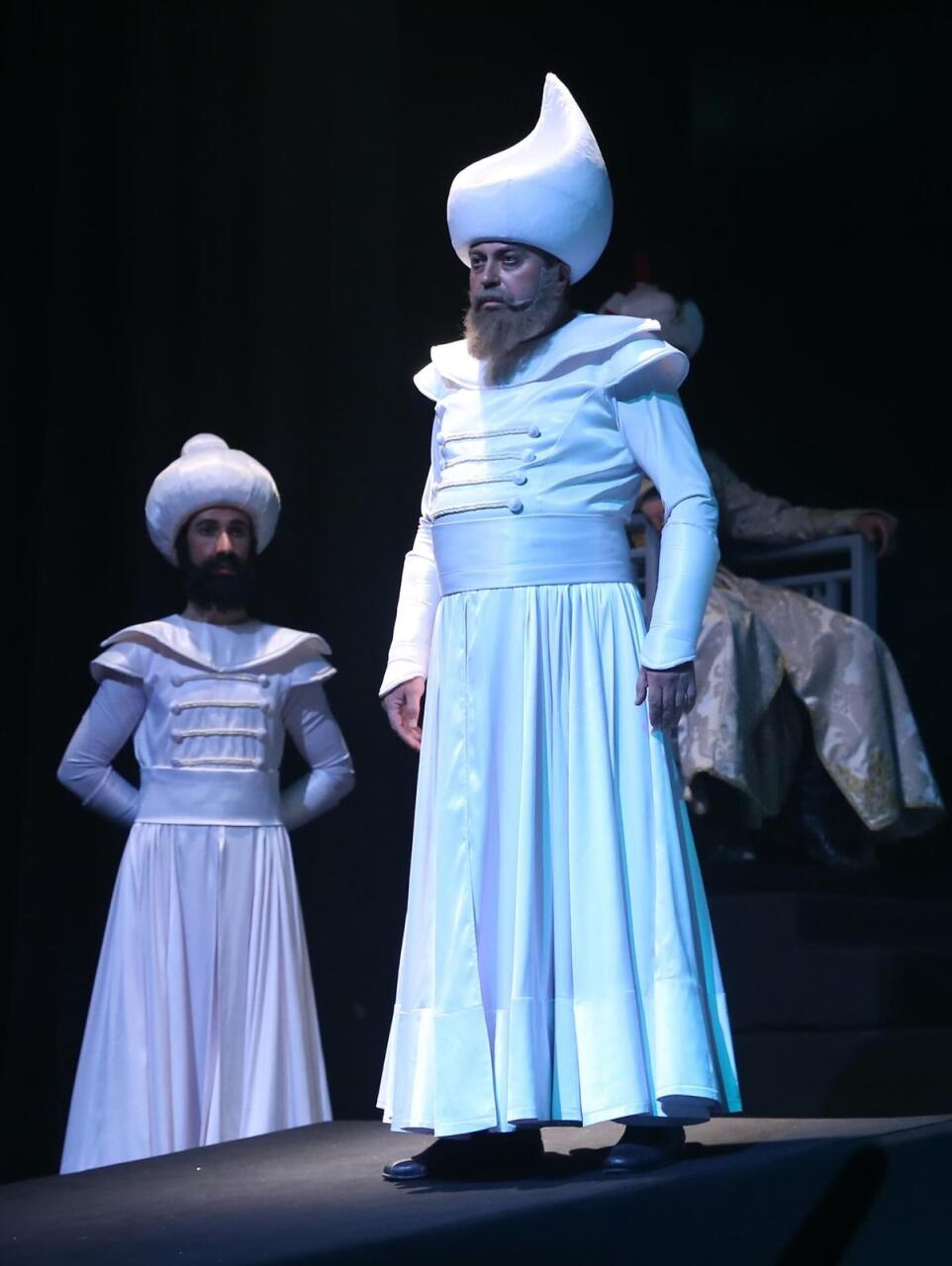 В Баку с успехом прошла двухдневная премьера спектакля "Şah Abbas Namə"