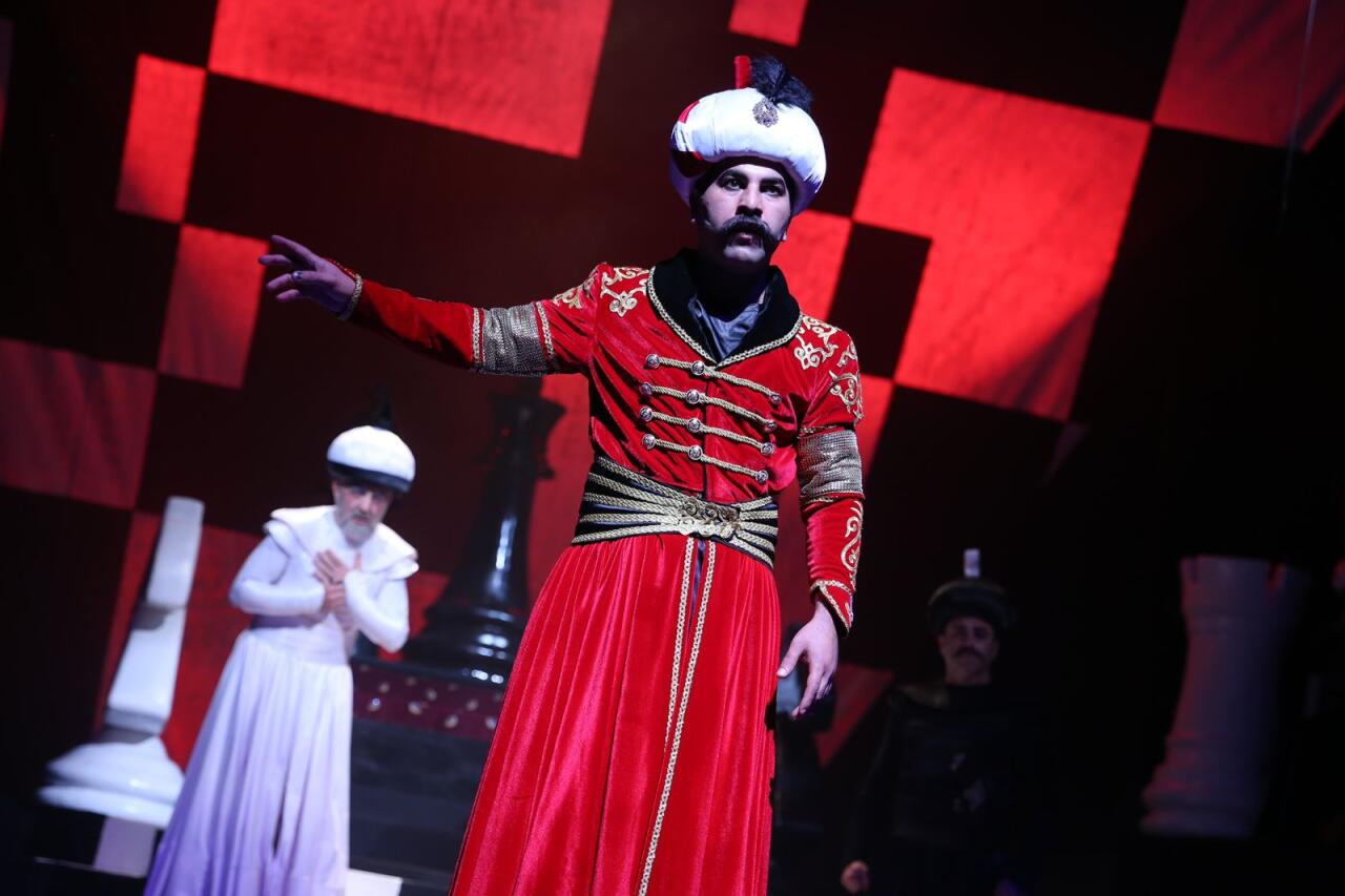 В Баку с успехом прошла двухдневная премьера спектакля "Şah Abbas Namə"