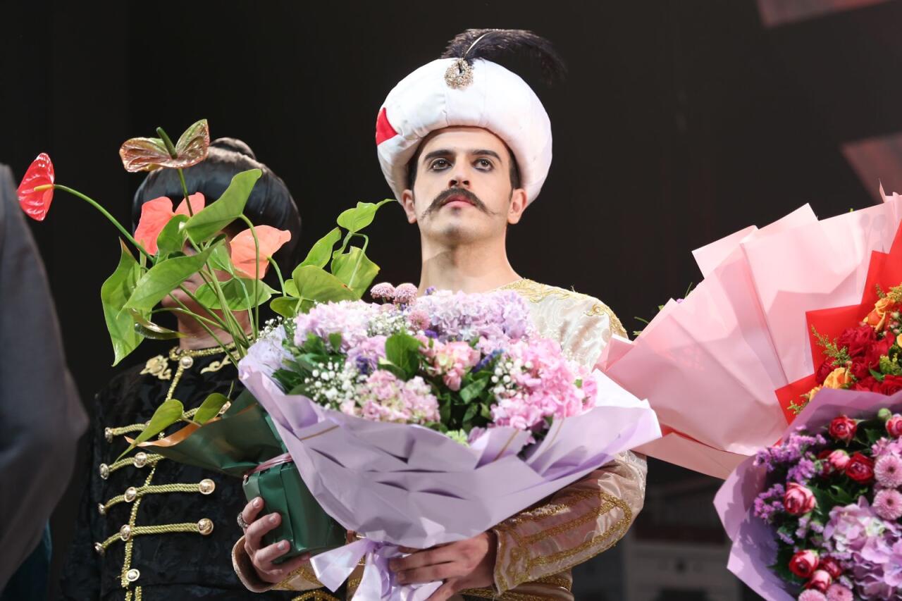 В Баку с успехом прошла двухдневная премьера спектакля "Şah Abbas Namə"