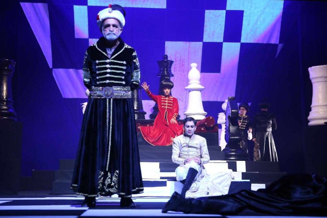 В Баку с успехом прошла двухдневная премьера спектакля "Şah Abbas Namə"