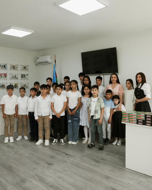 Heydər Əliyev Fondunun vitse-prezidenti Leyla Əliyeva və Bakı Media Mərkəzinin rəhbəri Arzu Əliyeva Xızıda Uşaq-Gənclər İdman-Şahmat Məktəbinin açılışında iştirak ediblər