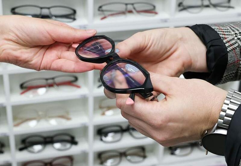 Врач объяснил головокружение при первом ношении очков