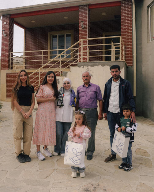 Heydər Əliyev Fondunun vitse-prezidenti Leyla Əliyeva və Bakı Media Mərkəzinin rəhbəri Arzu Əliyeva Xızıda “Gənc arıçı” layihəsinin iştirakçısı ilə görüşüb