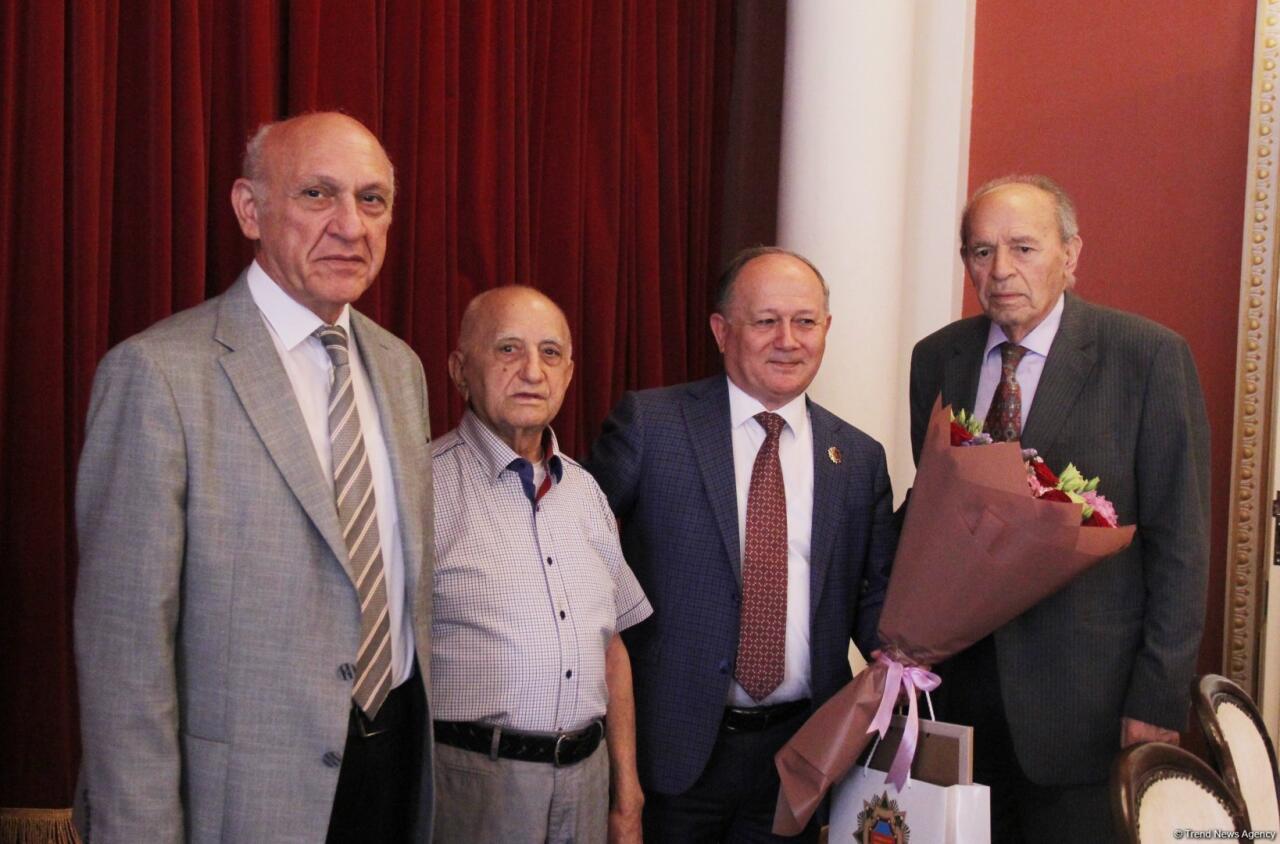 В Баку отметили 80-летие ветерана спецслужб Али Оруджева