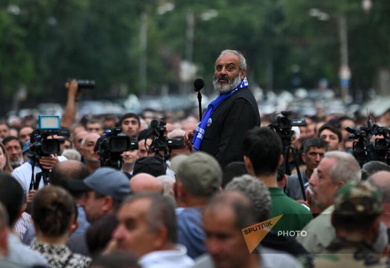 Соратники Галстаняна собираются на митинг