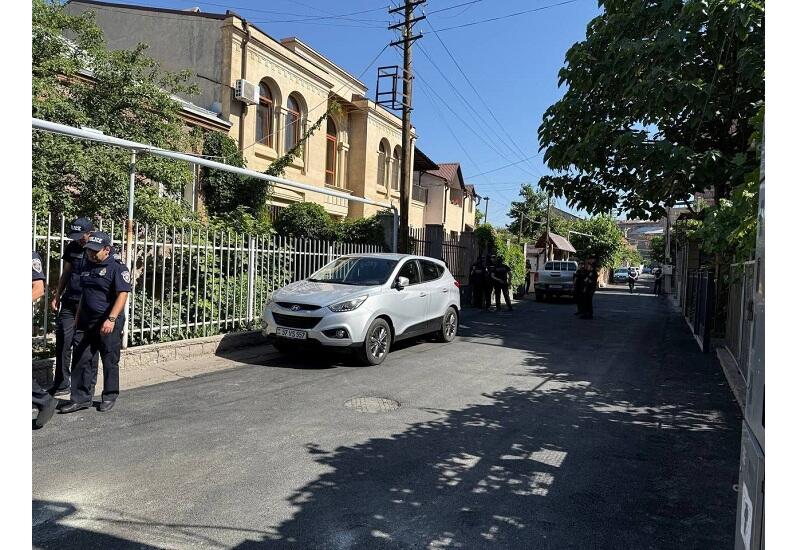 В Армении проводится обыск в доме Баграта Галстаняна