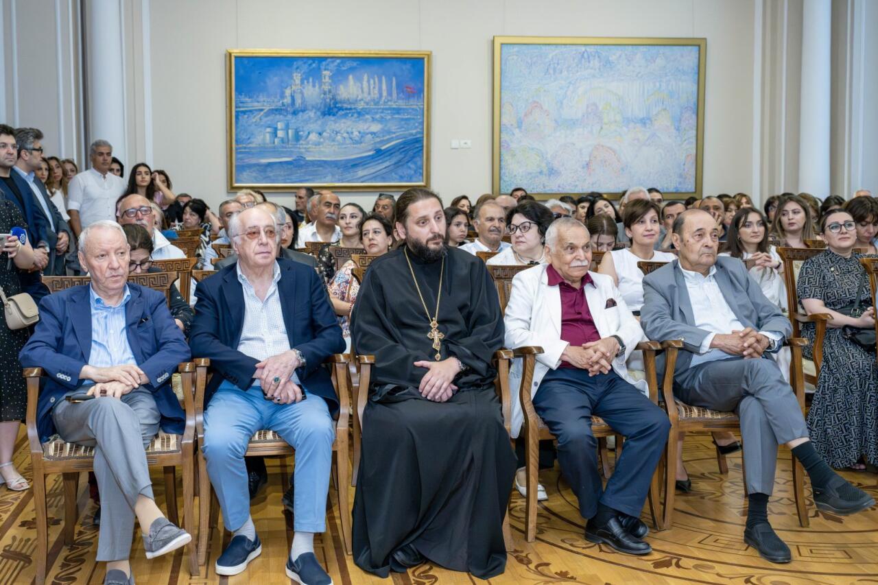 В Баку открылась выставка уникальных работ Натига Сафарова к его юбилею
