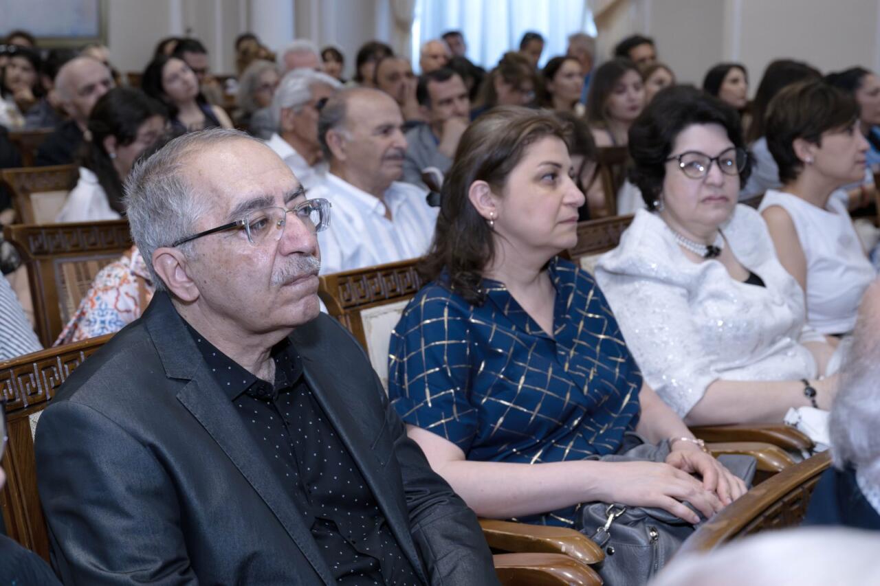 В Баку открылась выставка уникальных работ Натига Сафарова к его юбилею