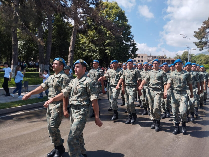 В Ханкенди организовано шествие военнослужащих по случаю Дня Вооруженных сил