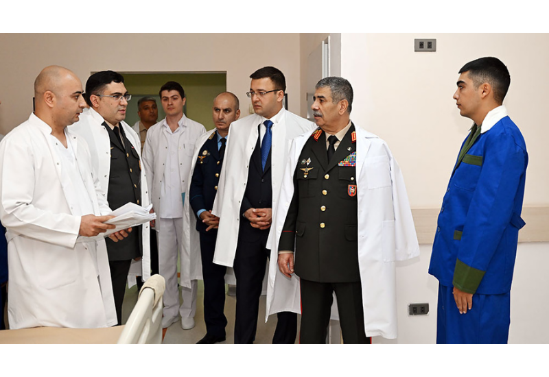 Silahlı Qüvvələr Günündə Müdafiə Nazirliyinin rəhbərliyi hospitalı ziyarət edib