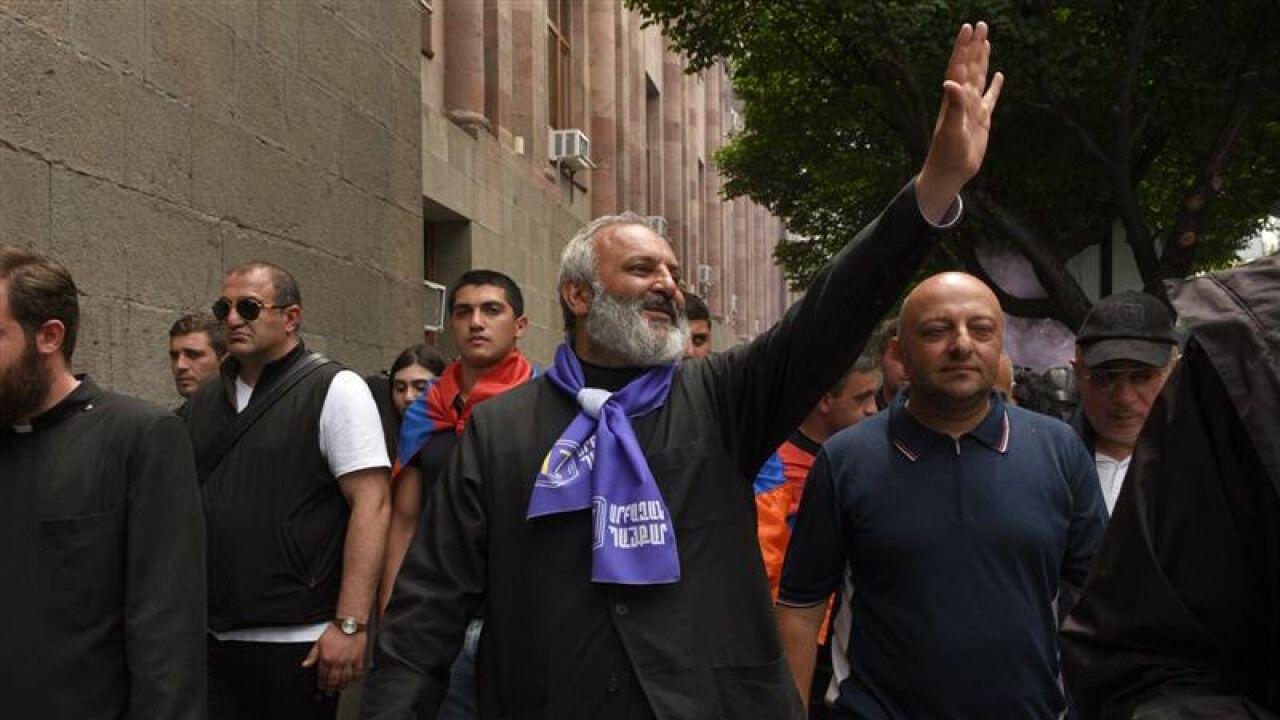 Соратники Галстаняна собираются на митинг