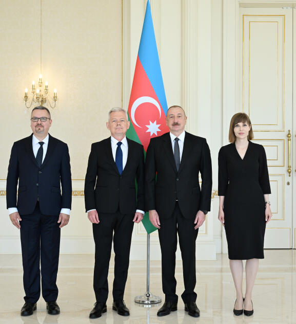 Prezident İlham Əliyev Polşanın ölkəmizdə yeni təyin olunmuş səfirinin etimadnaməsini qəbul edib