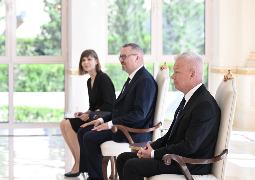 Prezident İlham Əliyev Polşanın ölkəmizdə yeni təyin olunmuş səfirinin etimadnaməsini qəbul edib