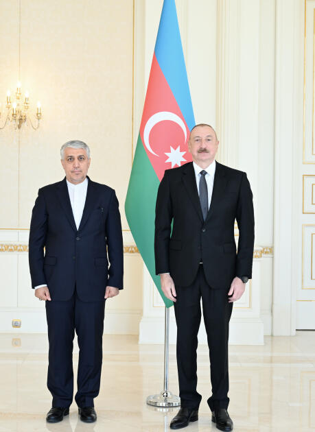 Президент Ильхам Алиев принял верительные грамоты новоназначенного посла Ирана