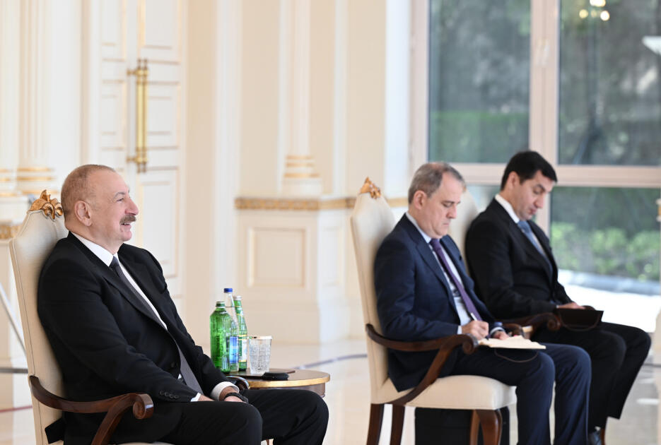 Президент Ильхам Алиев принял верительные грамоты новоназначенного посла Судана