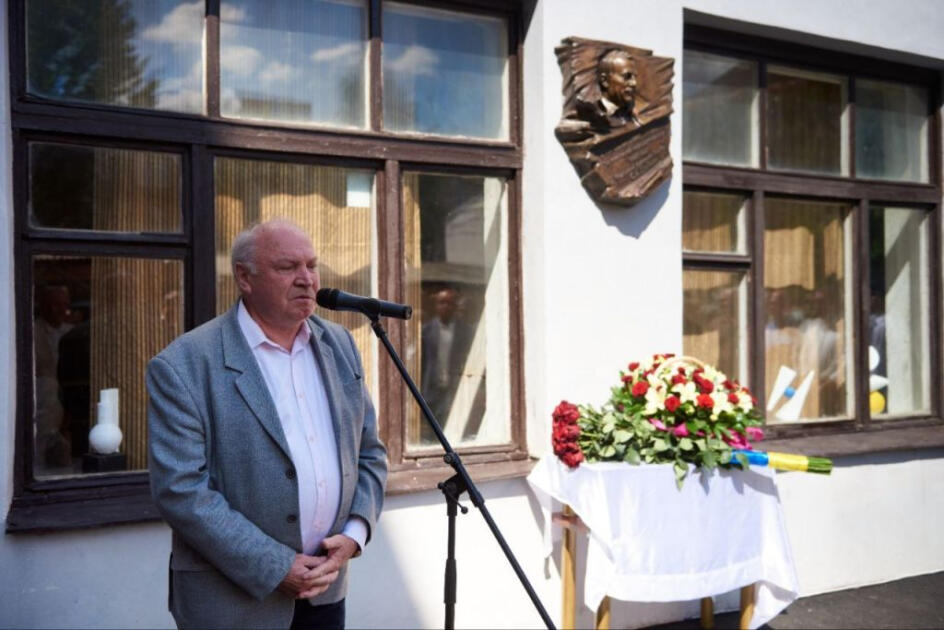 В Харькове открыли мемориальную доску скульптору Сейфаддину Гурбанову