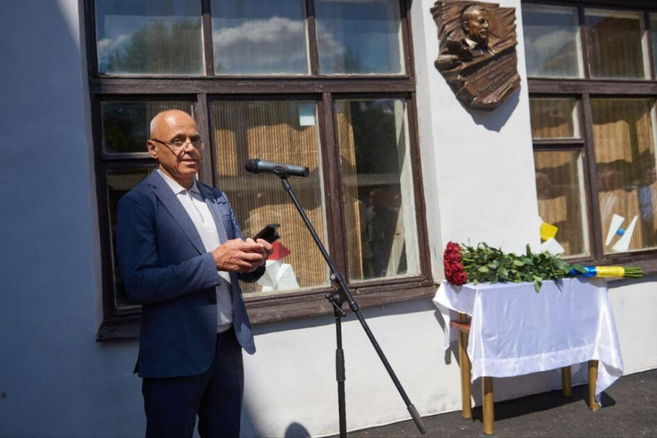 В Харькове открыли мемориальную доску скульптору Сейфаддину Гурбанову