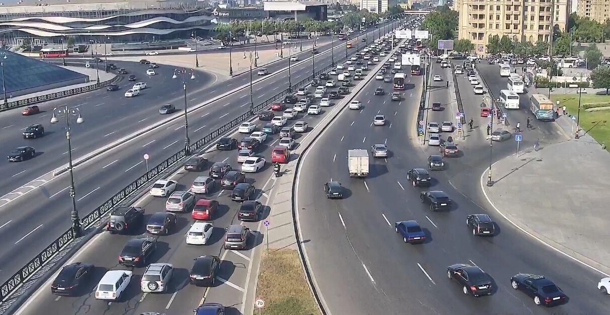 На каких улицах Баку фиксируются заторы?
