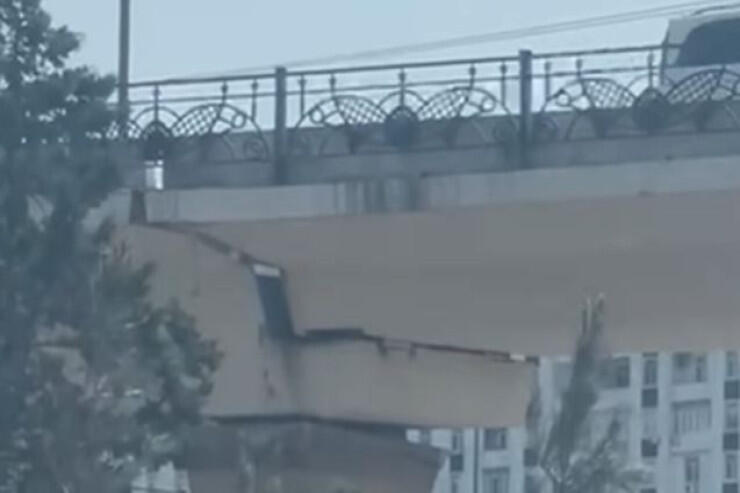 Koroğlu körpüsündə çat yaranıb?