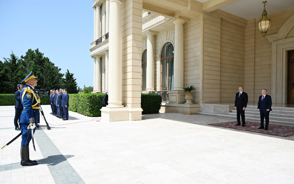Bakıda Özbəkistan Prezidenti Şavkat Mirziyoyevin rəsmi qarşılanma mərasimi keçirilib