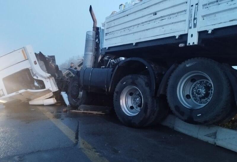 Yük maşınında sıxılı vəziyyətdə qaldı