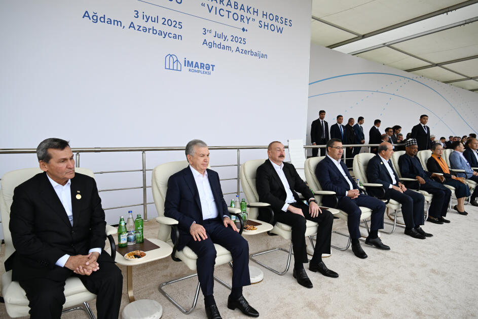 Prezident İlham Əliyev və ECO-nun 17-ci Zirvə görüşünün iştirakçıları Ağdamdakı “İmarət” Kompleksində Qarabağ atlarının “Zəfər” şousunu izləyiblər